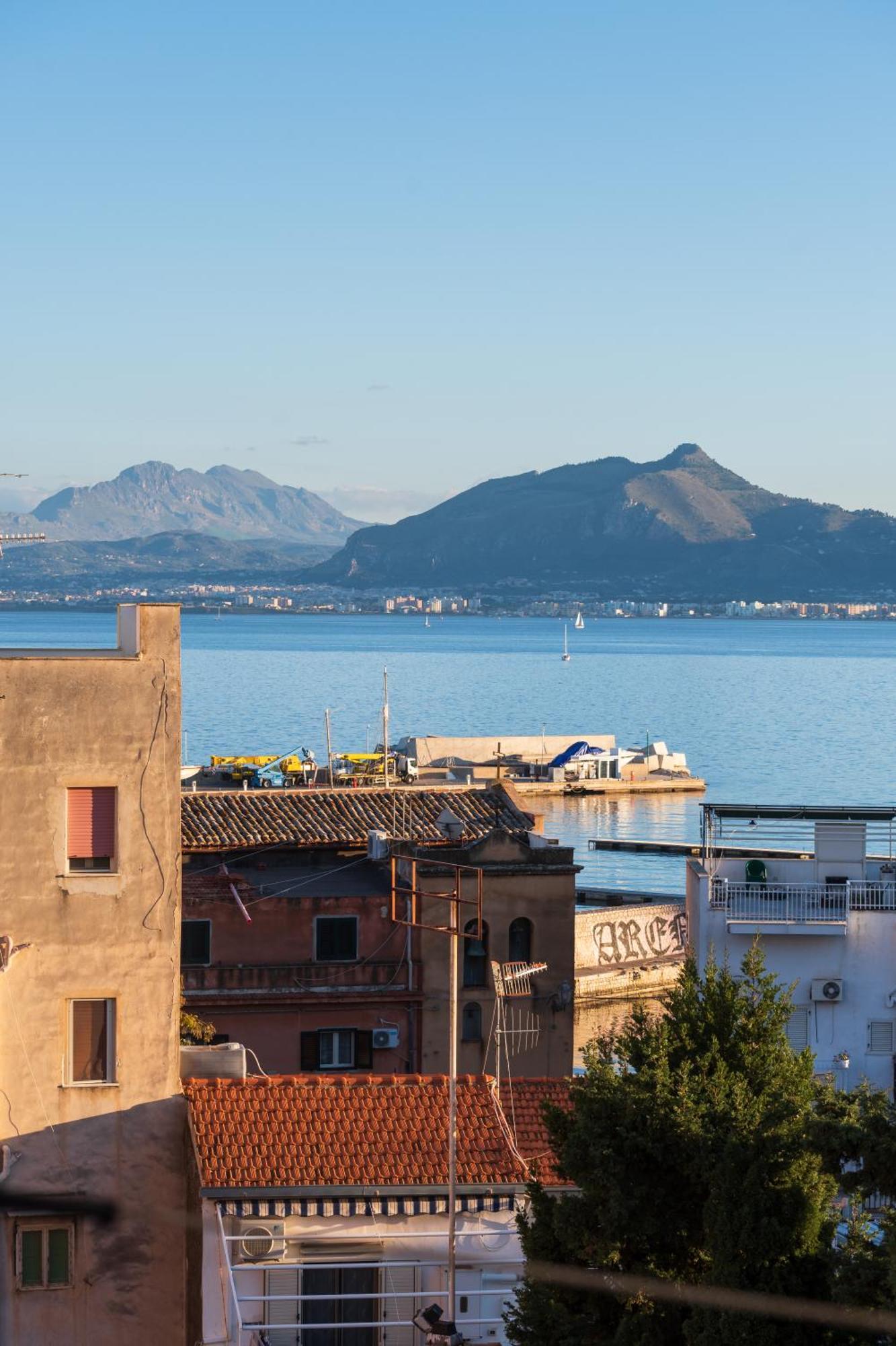 Casa De Paoli - Vista Mare Arenella, Palermo Con Parcheggio Privatoアパートメント エクステリア 写真
